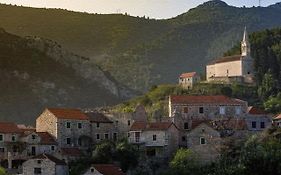 Heritage Apartments Kyra & Fox In Pitve, Hvar